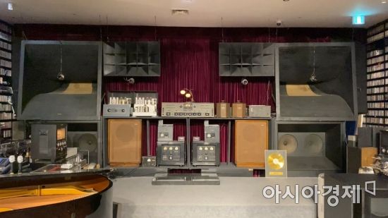 [인스타산책] 리홀 뮤직갤러리 - 10만장 LP와 진공관 스피커로 누리는 호사