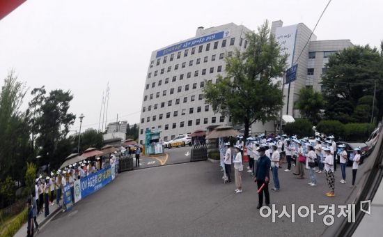 [포토] 교육청 앞 시위하는 국제중 학부모들