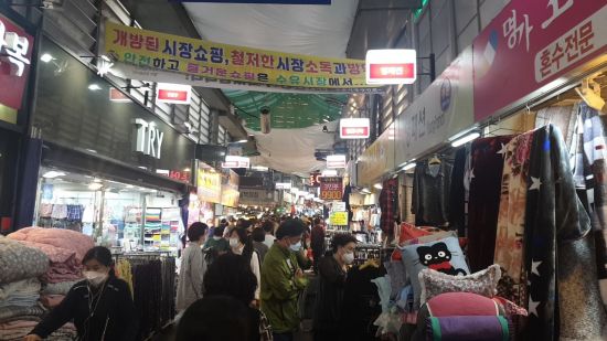 [르포]추석 대목·세일에 유통家, 모처럼 훈풍…속내는 복잡(종합)