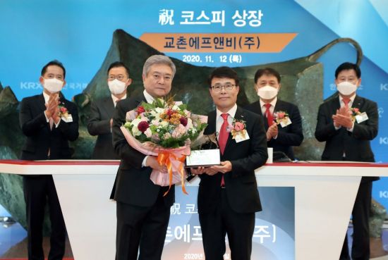 교촌 에프앤비 VS 맘스터치 해마로…증시에도 치킨대전 개막