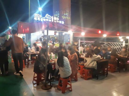 여수시, 코로나19 방역수칙 잘 지키고 있나요…낭만포차는 불야성