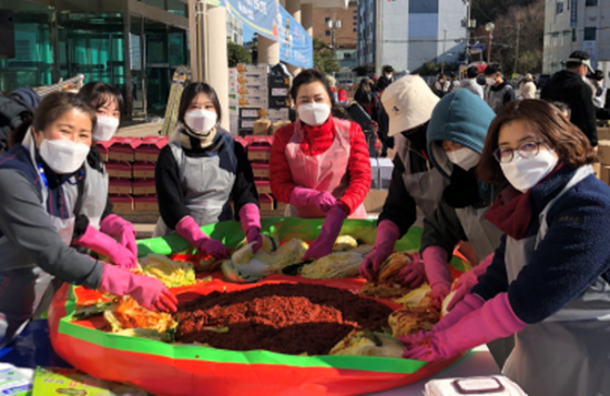 완도교육지원청 ‘사랑의 김장김치’ 소외계층 전달