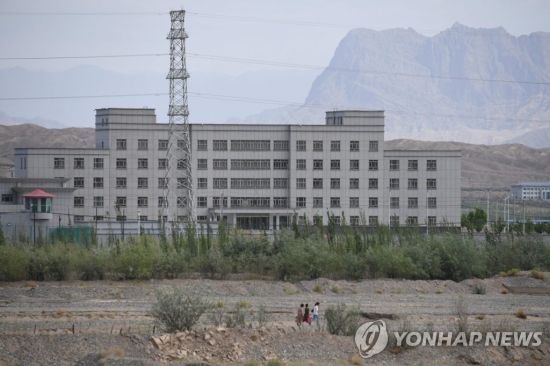 매일밤 끌려가 집단 성폭행, 전기고문 신장 위구르 수용소에서 탈출한 여성의 증언