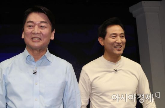 [포토] 나란히 입장하는 안철수·오세훈