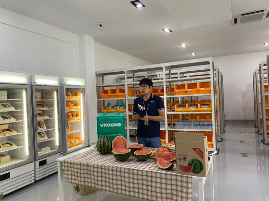 퀵커머스 강남 격전…라방서 주문한 수박 부릉 타고 순식간에 날아왔다