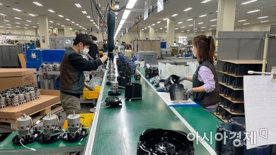 ‘어디까지 짜봤니’ 당근 1t 짜고 탄생한 원액기 스크루의 비밀