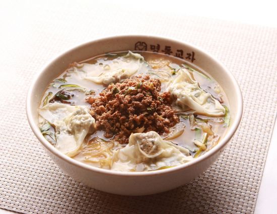 칼국수도 한 그릇 1만원 시대…명동교자 모든 메뉴 1000원↑
