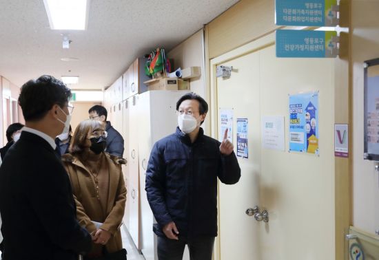 [포토]크레타케이알 마포구에 홍삼세트 5000만 상당 기부