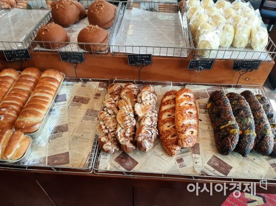 [르포] 손해 보고 장사하게 생겼어요 식자재값 폭등에 시장 상인들 울상