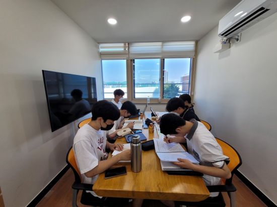 이곳이 공부가 제일 잘돼 광주 상무고 교내 스터디카페 호평