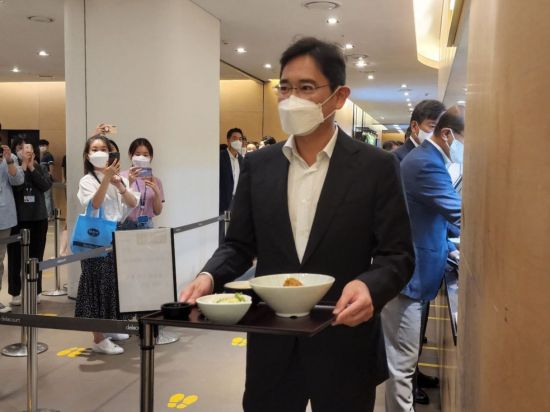 [포토]삼성엔지니어링 구내식당 찾은 이재용...메뉴는 마제덮밥