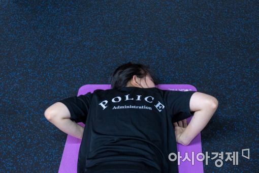 경찰 채용시험서 여성 응시생도 정자세로 팔굽혀펴기한다