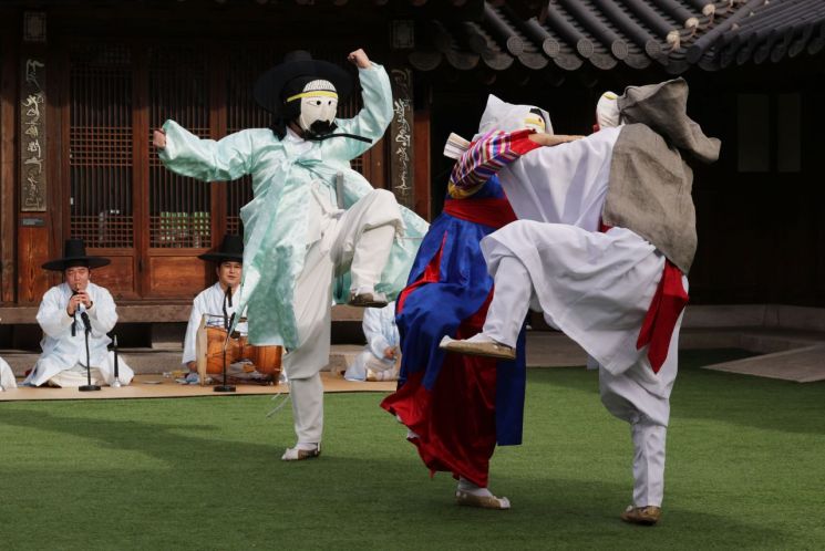 탈춤, 중국서 유래 中언론에 서경덕 억지 주장...선 제대로 넘어
