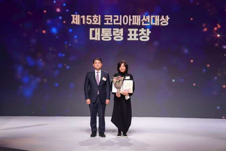 코오롱FnC, 한경애 부사장 2022 코리아패션대상 대통령 표창 수상