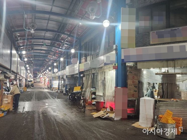 밀페 창고서 페인트 작업하던 70대 부부 질식해 중태