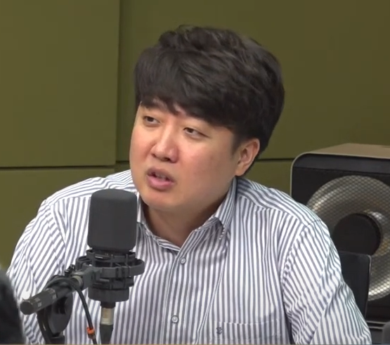 진중권 뇌 썩었나…유시민 2030男 쓰레기 발언 맹비난