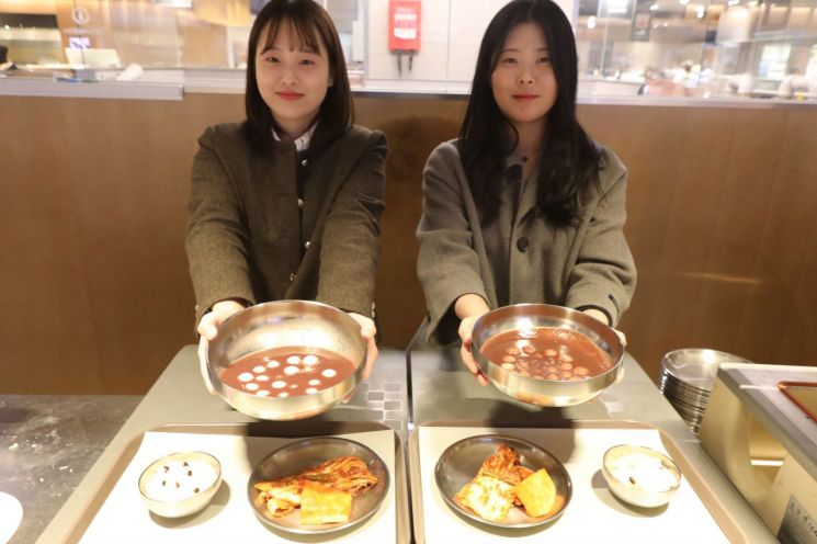 광주 롯데백화점 마음까지 따뜻해지는 동지 팥죽 드세요