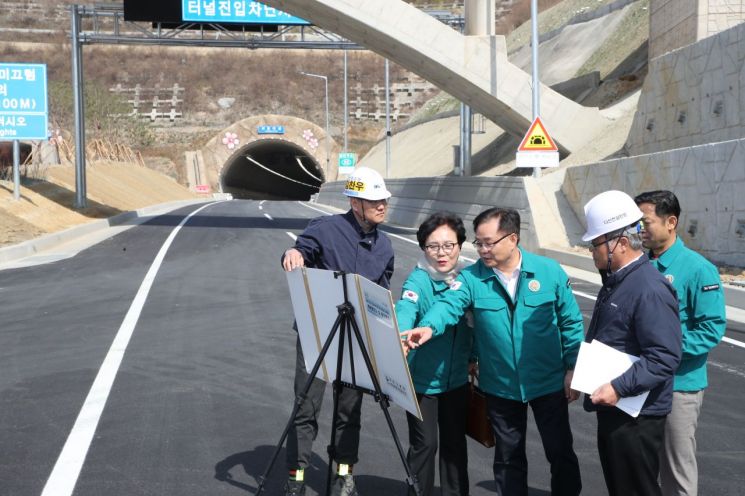 “석동터널 오는 21일 개통합니다” … 홍남표 창원특례시장, 석동터널  안전점검