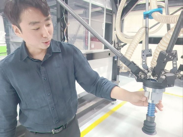 로봇이 재활용품만 쏙쏙…에이트테크, 지속가능한 폐기물 처리 시스템 만든다