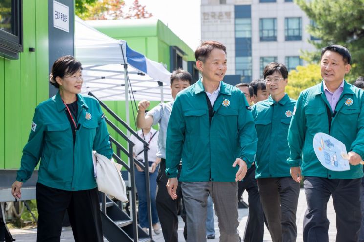 폭염 현장 점검한 환경차관 대응시설 더 발굴할 것