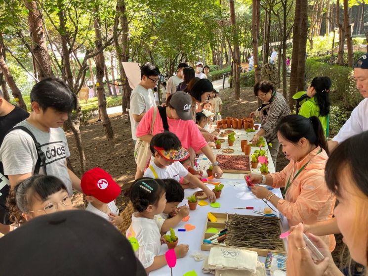 숲에서 해치와 놀자!...중랑구, 제11회 유아숲 가족축제 개최
