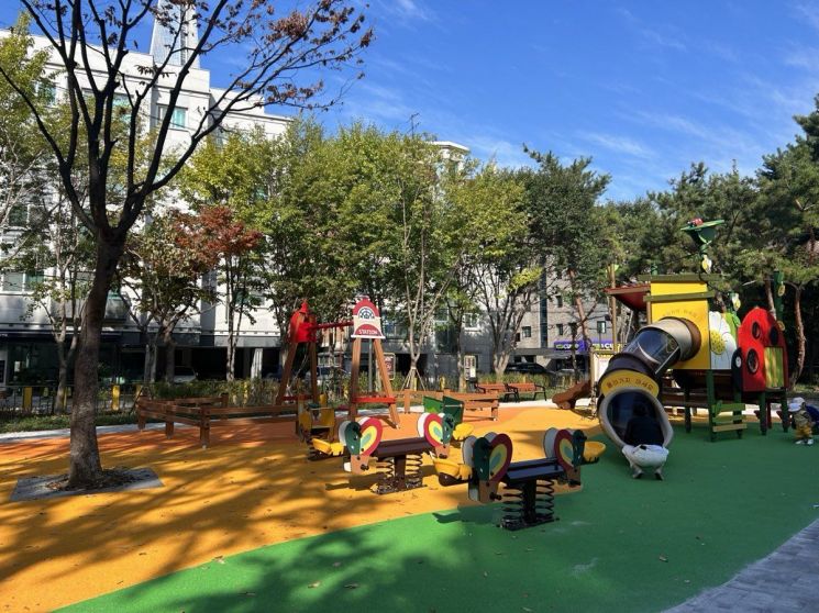 송파구 오래된 어린이공원 꿀잼 놀이터 새단장