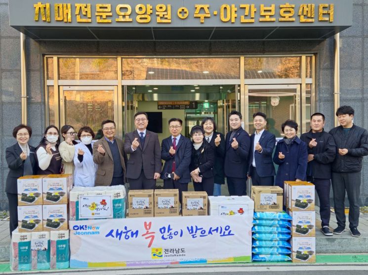 [포토]명창환 전남 행정부지사, 고흥 도양 노인타운 방문