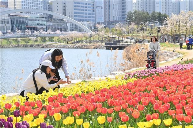 꽃길 걷고 예술 즐기고 하남시, 도심 속 힐링 나들이 명소로 뜬다