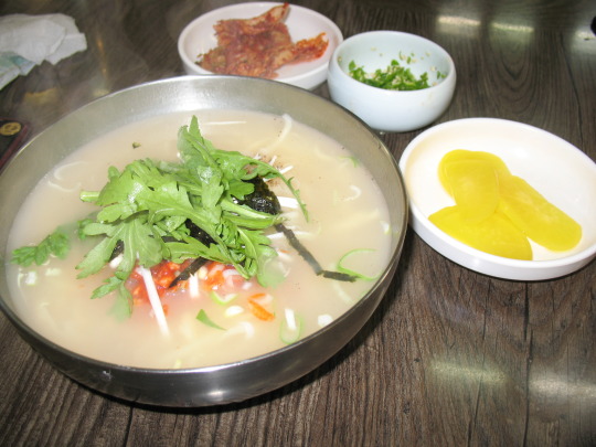 “나트륨 쫙~뺀 칼국수로 건강하게 드셔야죠”