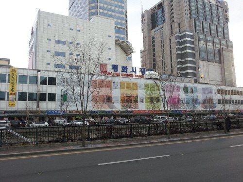스토리를 품은 동대문…평화시장에 초대형 벽화 등장
