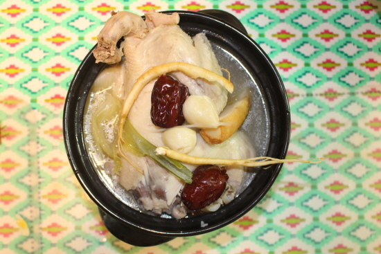 로컬푸드로 만든 삼계탕, 한 뚝배기 하실래예?