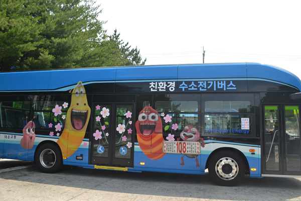 [타보니] 대통령 탄 ‘수소버스’ 직접 타봤더니