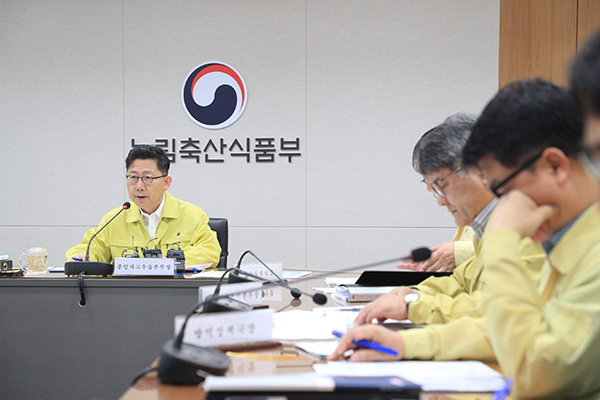 농식품부 장관 “방역에 1%라도 도움되면 무엇이든 실행”