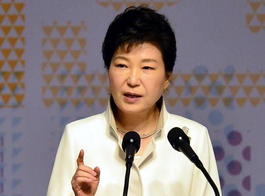 박 대통령 “북한, 비핵화 거부 시 압박은 계속될 것”