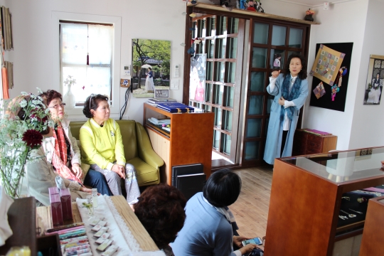 WIN 대구경북지부, 김혜순 한복디자이너 순천재 창작스튜디오 방문