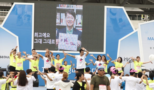“왜 어른들 세계에선 성차별하나요?” 히포시 부스 찾은 10대 소년들