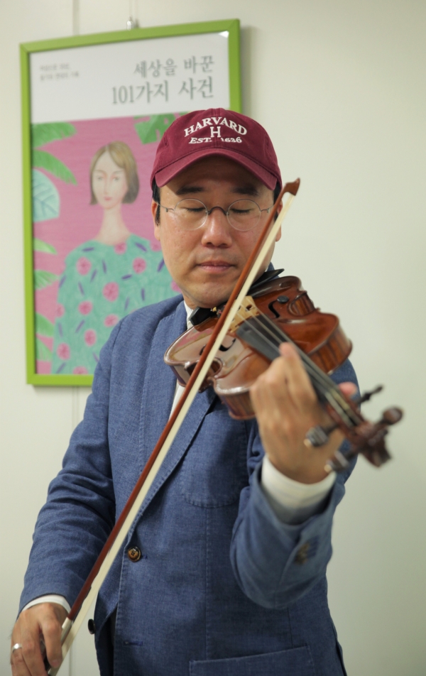린덴바움 원형준 감독, 코로나19 음악 국내 최초 연주