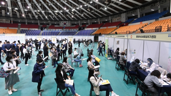 6월 사업체 종사자 32만명 증가…임시·일용직 24만명 차지