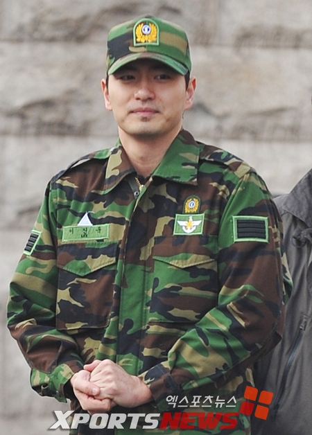 전역한 이진욱 손이 시리네 [포토]