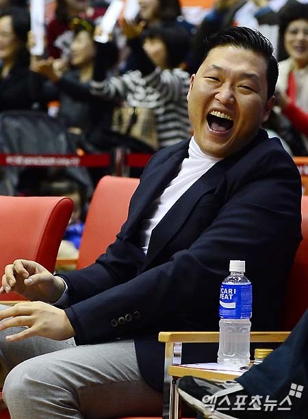 박장대소하는 싸이[포토]