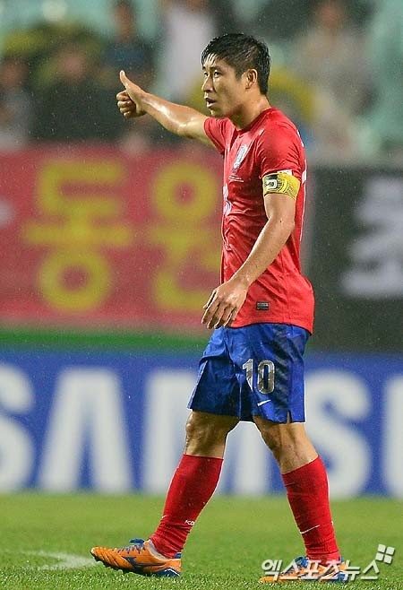 환상헤딩골 이근호 한국축구 자존심 살린 대한민국 캡틴[포토]