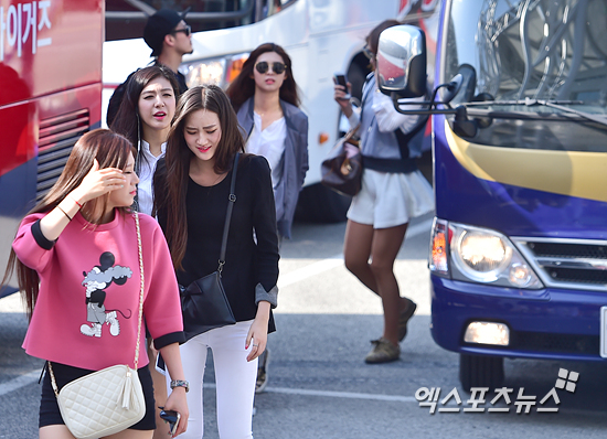NC 치어리더 구단 버스로 출근해요~[포토]