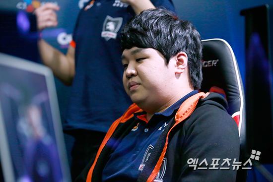 1세트 후 안도하는 프레이 김종인[포토]