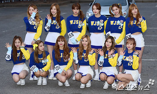 우주소녀 출근길 치어리더로 변신[포토]