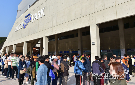 라팍 첫 매진 두산-삼성 개막전, 2만 4000석 매진