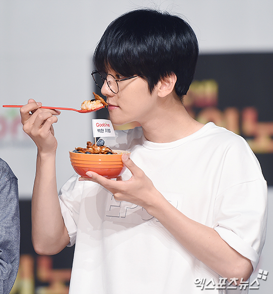엑소 백현 거부할 수 없는 치밥의 유혹[포토]