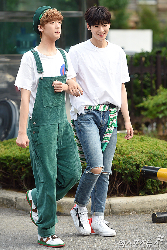 아스트로 산하-은우 씩씩한 출근길[포토]