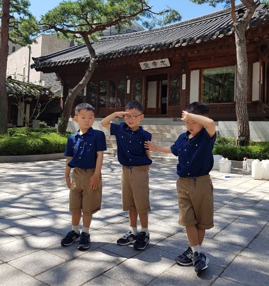 삼둥이, 이제는 의젓한 어린이 사랑이 누나 기다리며