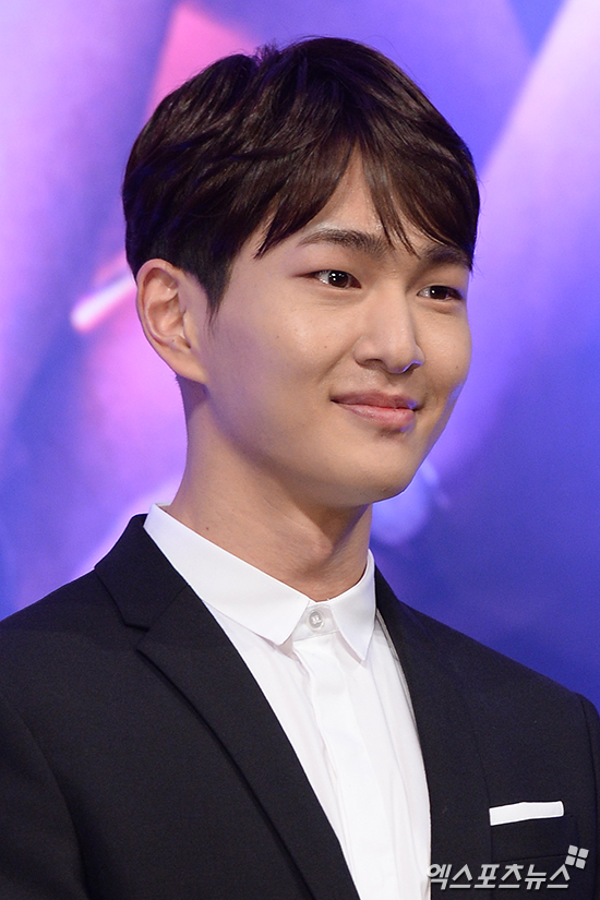 SM 측 발목부상 온유, 반깁스 상태…이달 컴백 무리 無(공식입장)