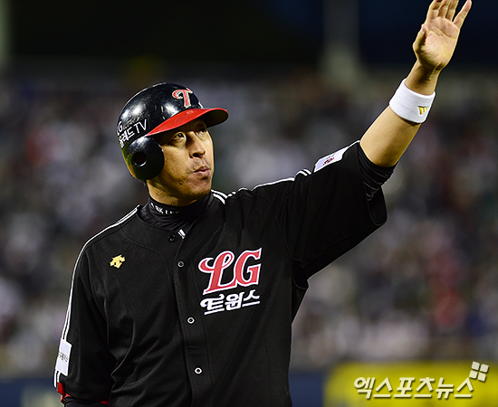 적토마 이병규 LG 팬들의 사랑에 손인사로 화답[포토]